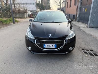 Usata Peugeot 208 Allure 81 CV (59 kW) 2015 Nero Utilitaria