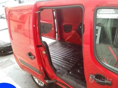 Usata Fiat Doblò Active 120 CV (88 kW) 2009 Rosso Monovolume