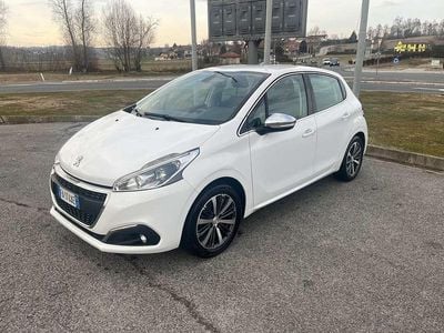 Usata Peugeot 208 Allure 92 CV (67 kW) 2015 Bianco Utilitaria