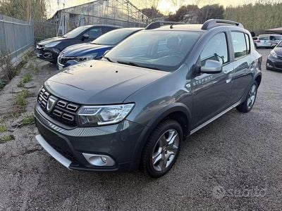 Usata Dacia Sandero Stepway 90 CV (66 kW) 2017 Grigio Berlina