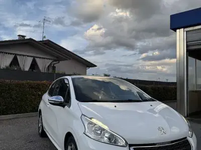 Usata Peugeot 208 Access 82 CV (60 kW) 2013 Bianco Utilitaria