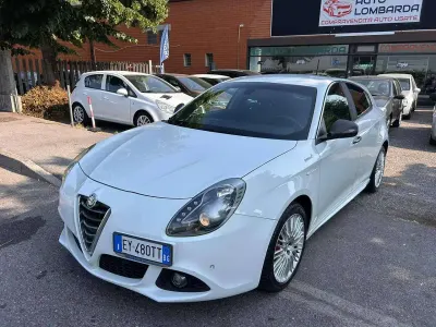 Usata Alfa Romeo Giulietta Quadrifoglio 105 CV (77 kW) 2015 Bianco Utilitaria