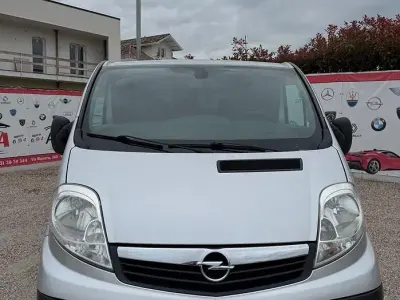 Usata Opel Vivaro 114 CV (83 kW) 2012 Grigio Monovolume