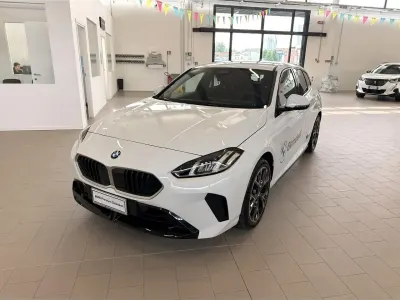 Usata BMW 118 M Sport 150 CV (110 kW) 2026 Alpin white pastello Utilitaria