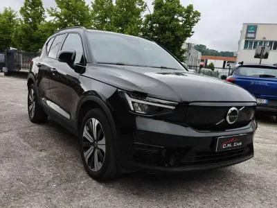 Begagnad Volvo XC40 Core 80 kW (109 HK) 2023 Svart SUV