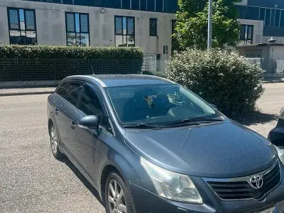 Usata Toyota Avensis 150 CV (110 kW) 2009 Grigio Berlina