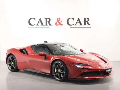 Usata Ferrari SF90 999 CV (734 kW) 2021 Rosso Coupé