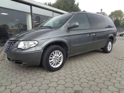 Usata Chrysler Grand Voyager 150 CV (110 kW) 2005 Argento Monovolume