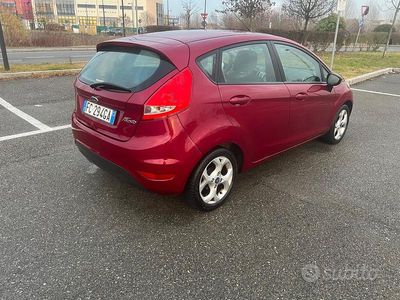 Usata Ford Fiesta Titanium 97 CV (71 kW) 2012 Viola Utilitaria