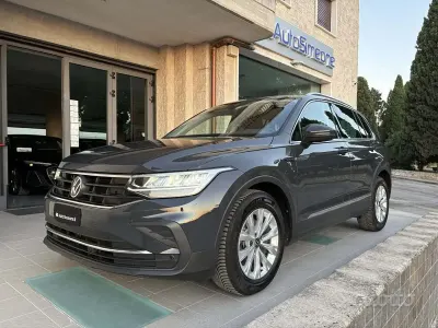 Usata VW Tiguan Life 150 CV (110 kW) 2023 Grigio scuro SUV