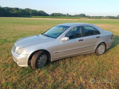 Usata Mercedes C220 Classic 80 CV (58 kW) 2004 Grigio Berlina