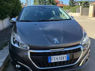 Gebraucht Peugeot 208 83 PS (61 kW) 2018 Grau Kleinwagen