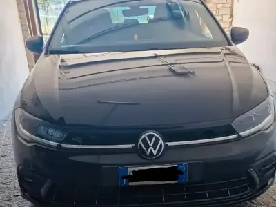 Usata VW Polo R-line 95 CV (69 kW) 2023 Nero Utilitaria