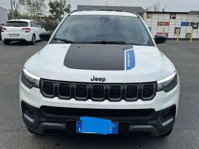 Gebraucht Jeep Compass Trailhawk 179 PS (131 kW) 2023 Weiß SUV