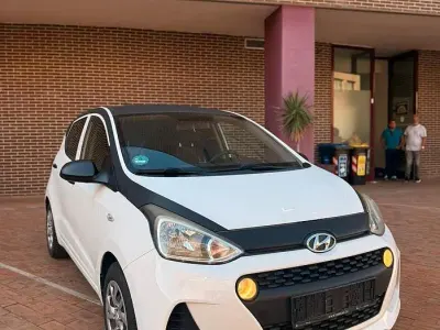 Usata Hyundai i10 69 CV (50 kW) 2017 Bianco Utilitaria