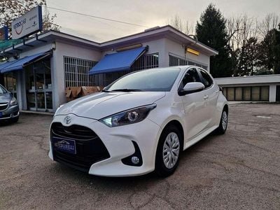 Usata Toyota Yaris Active 72 CV (52 kW) 2023 Bianco Utilitaria