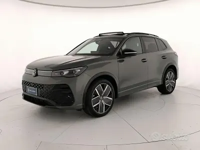 Nuova VW Tiguan R-line Plus 150 CV (110 kW) 2026 Verde SUV
