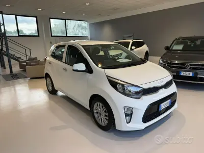 Usata Kia Picanto X-Line 65 CV (47 kW) 2022 Bianco Utilitaria