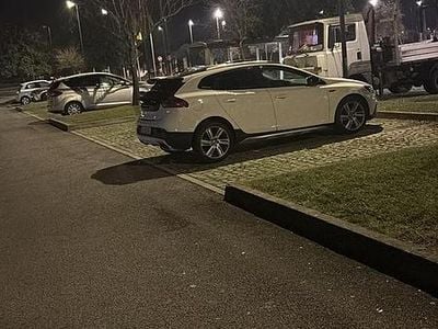 Usata Volvo V40 2015 Bianco Utilitaria