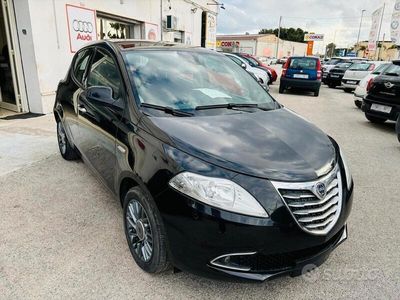 Begagnad Lancia Ypsilon Gold 69 HK (50 kW) 2013 Svart Halvkombi