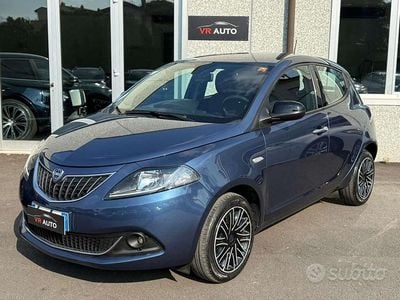Usata Lancia Ypsilon Gold 69 CV (50 kW) 2022 Blu/azzurro Utilitaria