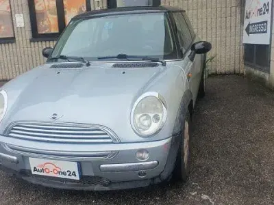 Usata Mini Cooper 116 CV (85 kW) 2003 Argento metallizzato Utilitaria