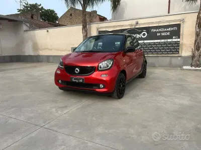 Usata Smart ForFour Prime 71 CV (52 kW) 2015 Rosso Utilitaria
