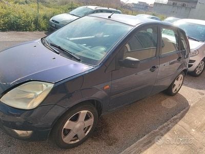 Usata Ford Fiesta 68 CV (50 kW) 2002 Blu Utilitaria