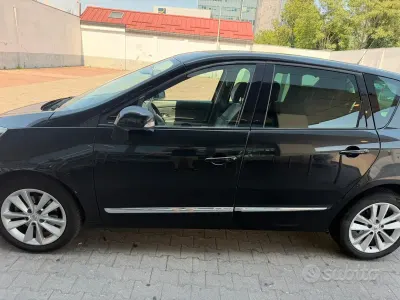 Usata Renault Scénic III 130 CV (95 kW) 2012 Nero Monovolume