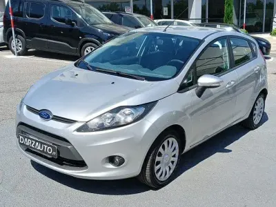 Usata Ford Fiesta 60 CV (44 kW) 2011 Argento Berlina
