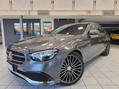Usata Mercedes E220 Business 194 CV (142 kW) 2021 Grigio Berlina