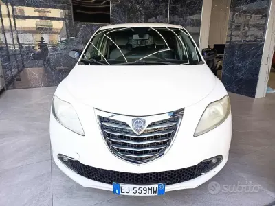 Usata Lancia Ypsilon 75 CV (55 kW) 2011 Bianco Utilitaria