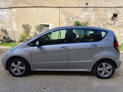 Usata Mercedes A180 116 CV (85 kW) 2012 Grigio Monovolume