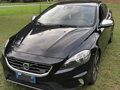 Usata Volvo V40 R-Design Kinetic 114 CV (83 kW) 2013 Nero Berlina