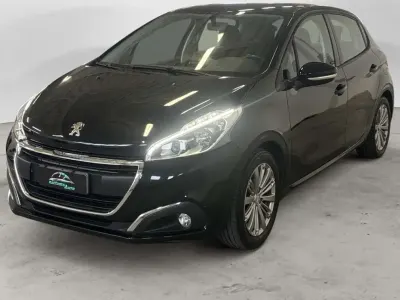 Usata Peugeot 208 Active 82 CV (60 kW) 2018 Nero Utilitaria