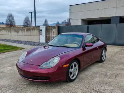 Begagnad Porsche 911 Carrera 300 HK (220 kW) 1999 Röd Sportkupé