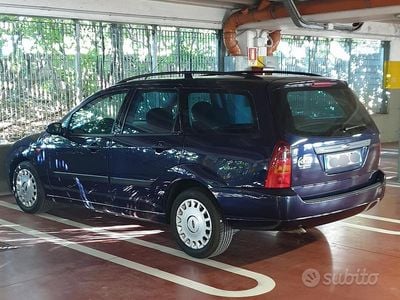 Begagnad Ford Focus 100 HK (73 kW) 2000 Blå Kombi