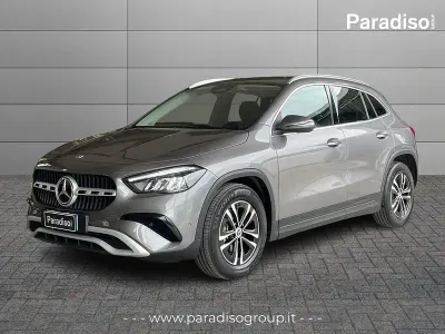 Käytetty Mercedes GLA180 Advanced 116 HP (85 kW) 2025 Harmaa Katumaasturi