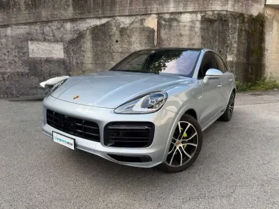 Usata Porsche Cayenne 340 CV (250 kW) 2022 Argento dolomiti metallizzato SUV