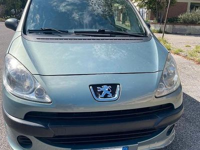 Usata 2005 Peugeot 1007 Monovolume | 3500 €