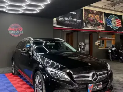 Second-hand Mercedes C220 170 CP (125 kW) 2018 Negru Break