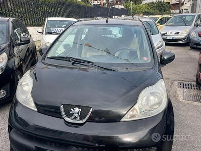 Usata Peugeot 107 68 CV (50 kW) 2008 Nero Utilitaria