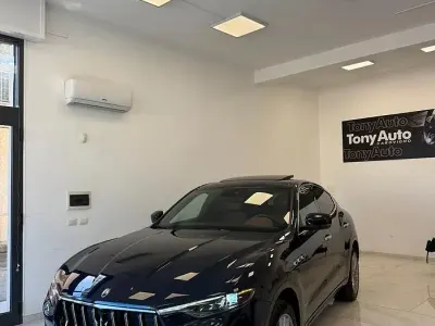 Usata Maserati Levante GranLusso 250 CV (183 kW) 2020 Blu SUV