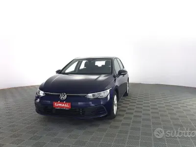 Usata VW Golf VIII Life 110 CV (80 kW) 2023 Bluazzurro Berlina