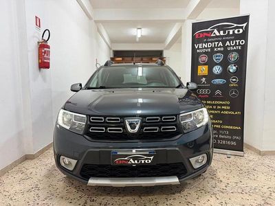 Usata Dacia Sandero Stepway 90 CV (66 kW) 2017 Grigio Berlina