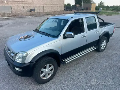 Usata Isuzu D-Max 131 CV (96 kW) 2005 Grigio SUV