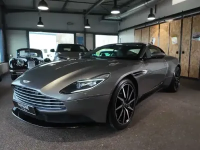 Usata Aston Martin DB11 608 CV (447 kW) 2018 Grigio Coupé