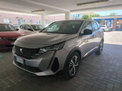 Usata Peugeot 3008 Allure 131 CV (96 kW) 2022 Grigio artense SUV