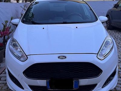 Usata Ford Fiesta ST-Line 75 CV (55 kW) 2017 Bianco Utilitaria