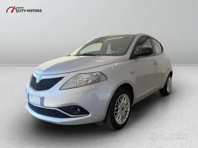 Usata Lancia Ypsilon Gold 69 CV (50 kW) 2018 Grigio Utilitaria